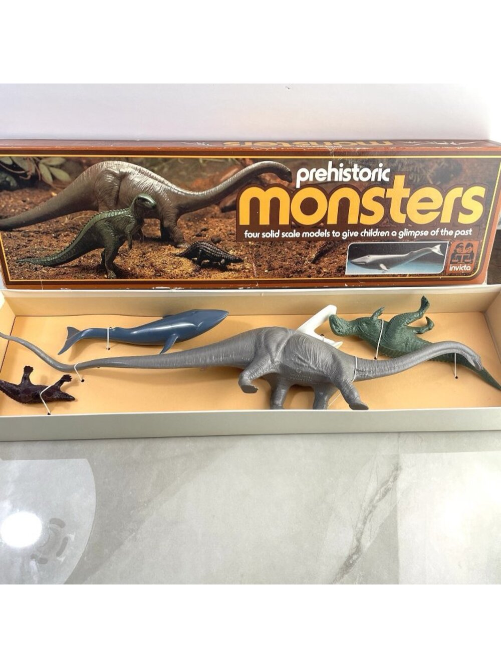 Invicta Plastic Dinosaurs Figurine Set Megalosaurus Diplodocus Scelidosaurus Box